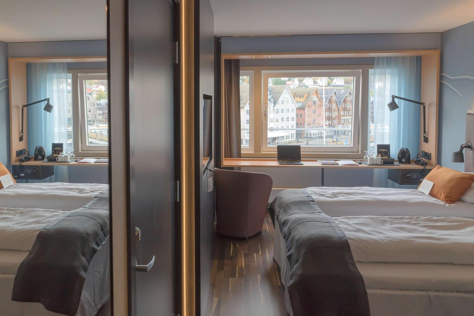 Quarto com 2 Camas de Solteiro