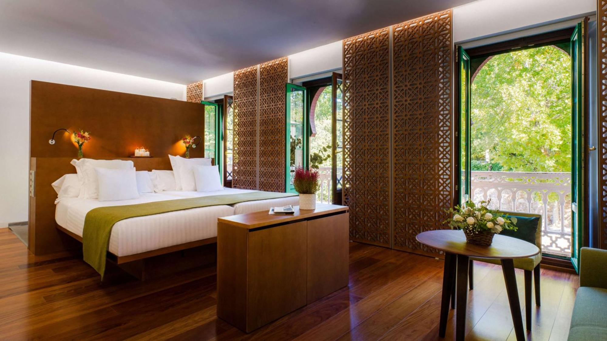 Deluxe Twin Room Walk Shower Non-Smoking
