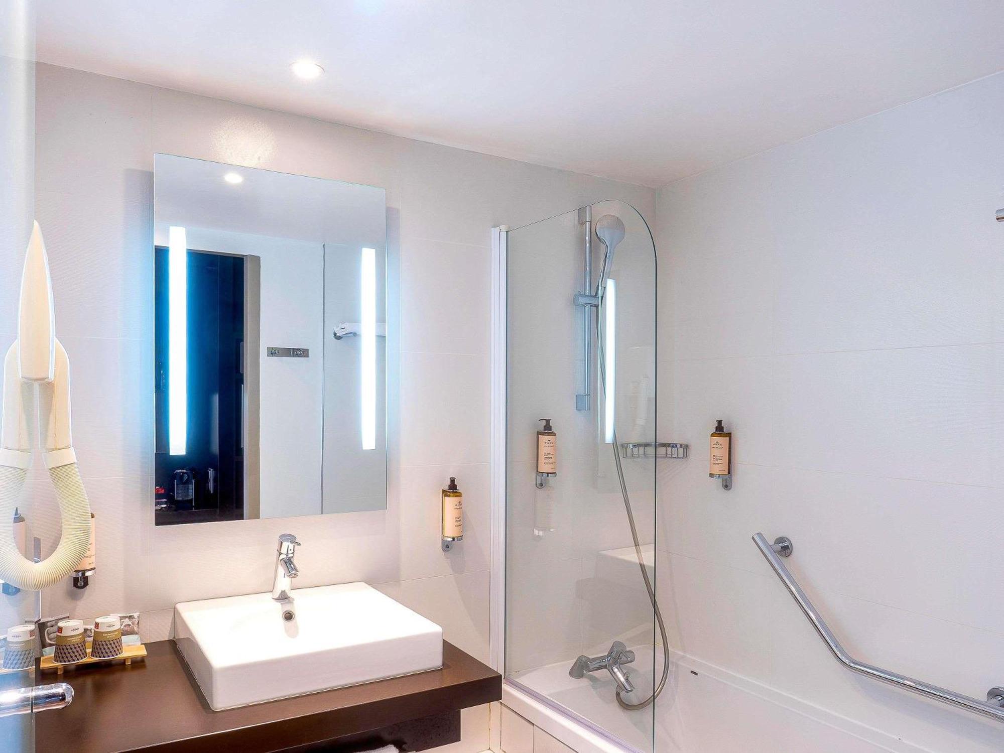 Privilege Double Room with Eiffel Tower or Sacré-Coeur View,1716975472:JPEG