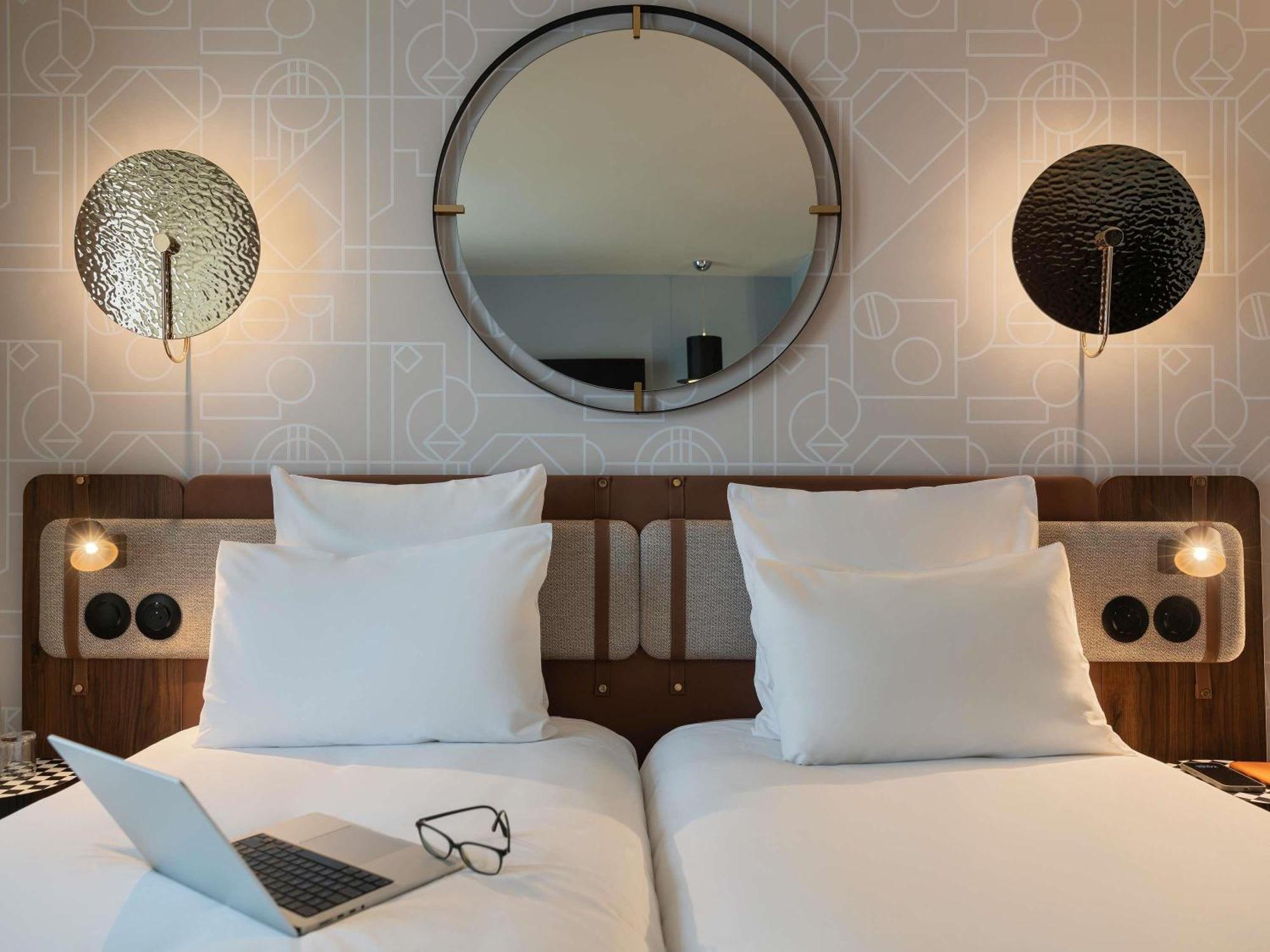 Quarto Clássico com 2 Camas de Solteiro
