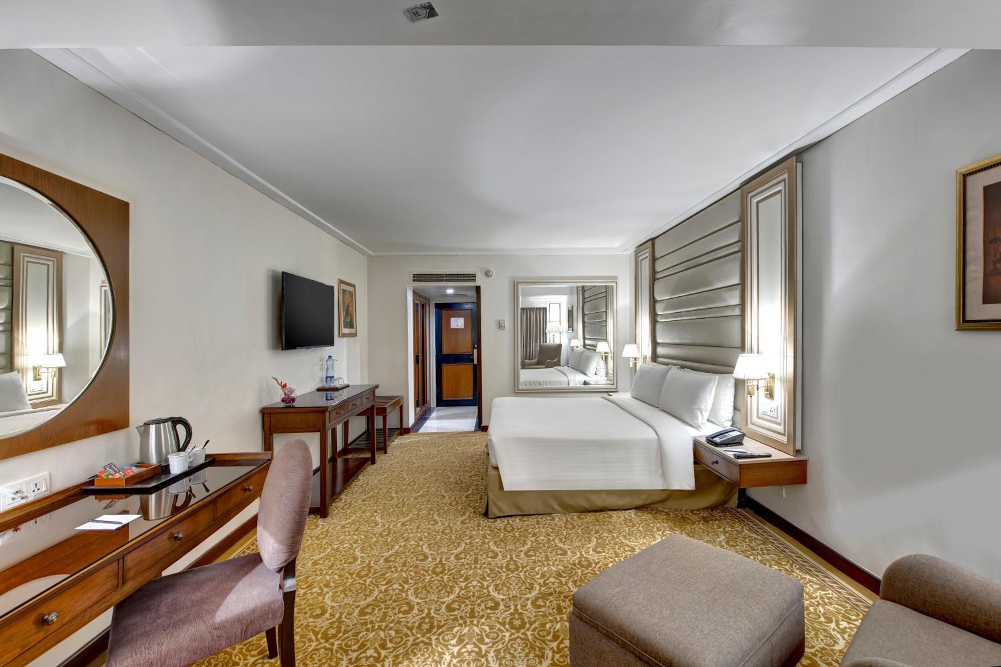 Pearl King Room