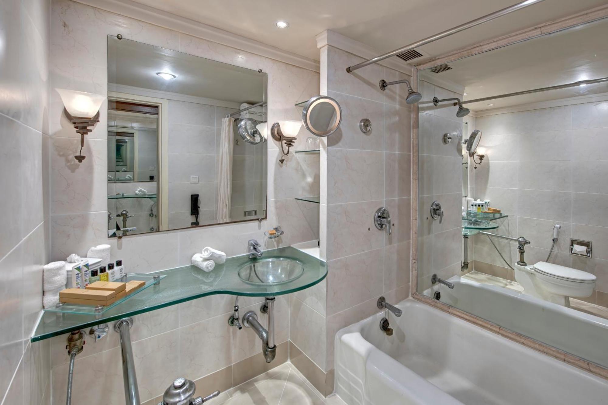 Pearl King Room