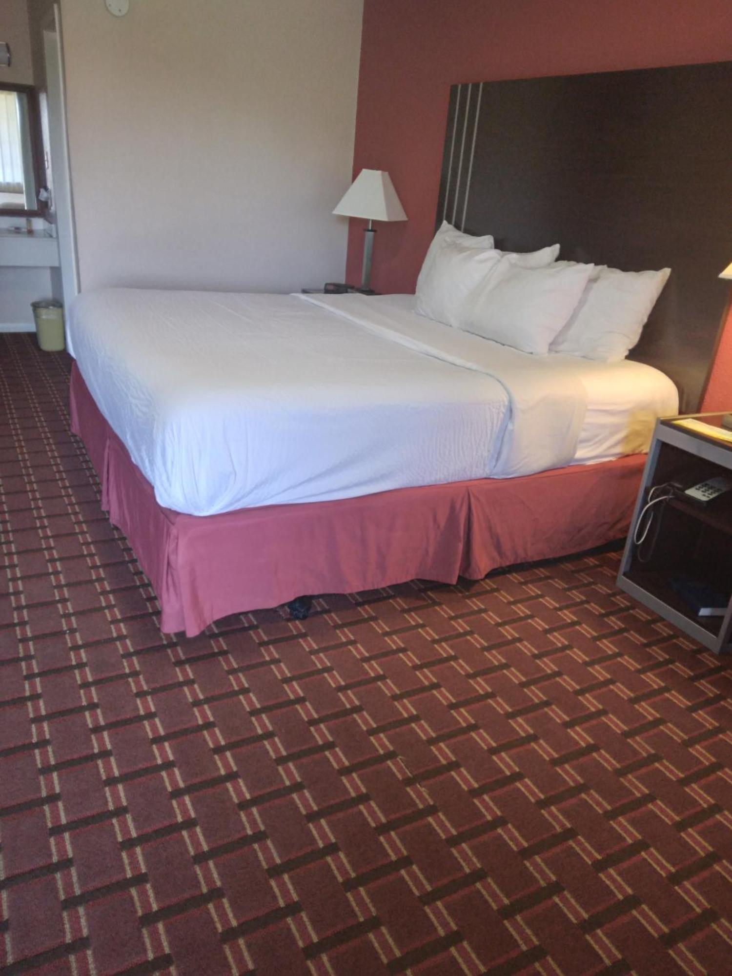 Deluxe King Room - Non-Smoking