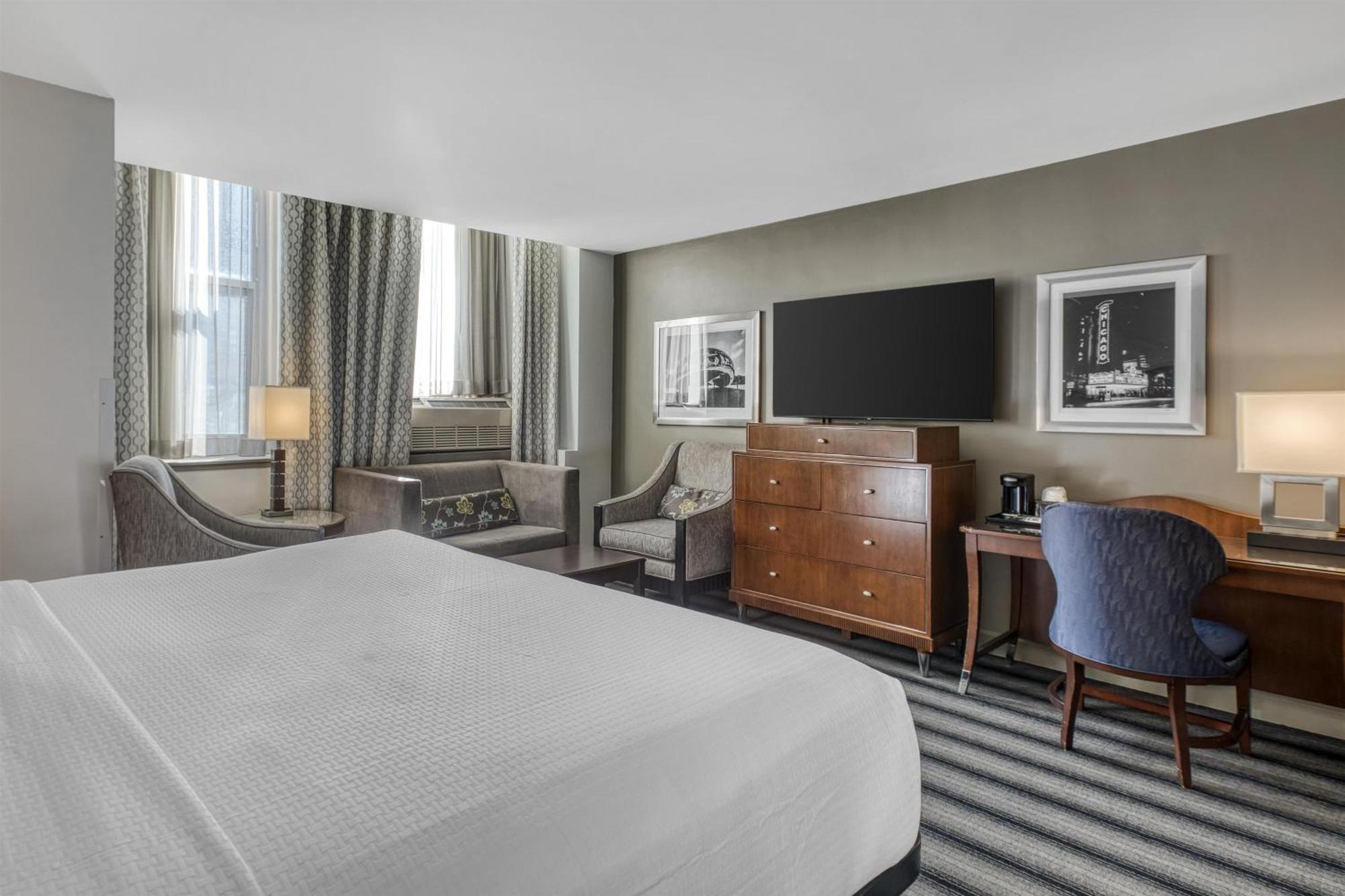 Deluxe King Suite