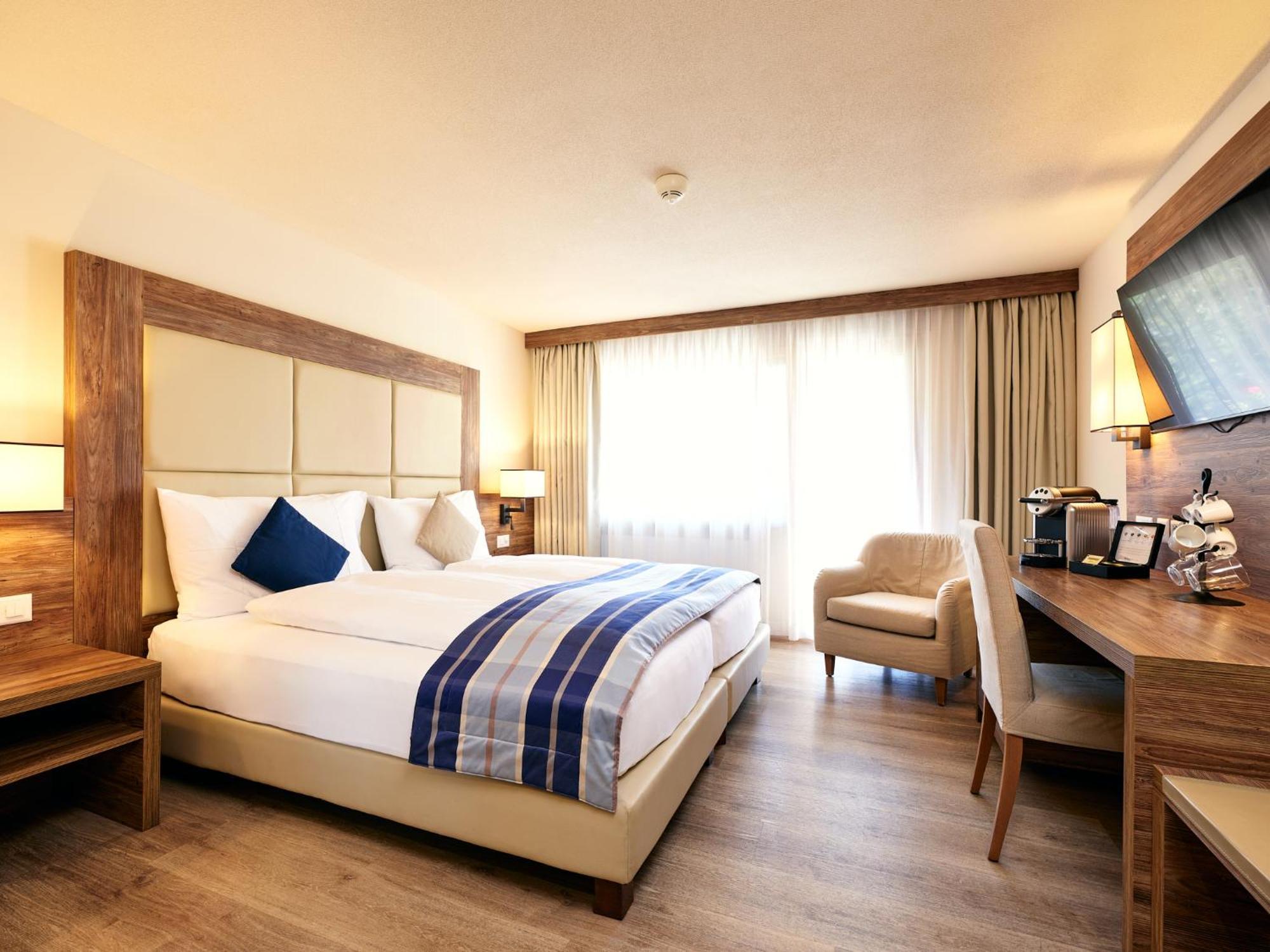 Twin Room with Matterhorn View,1742642221:JPEG