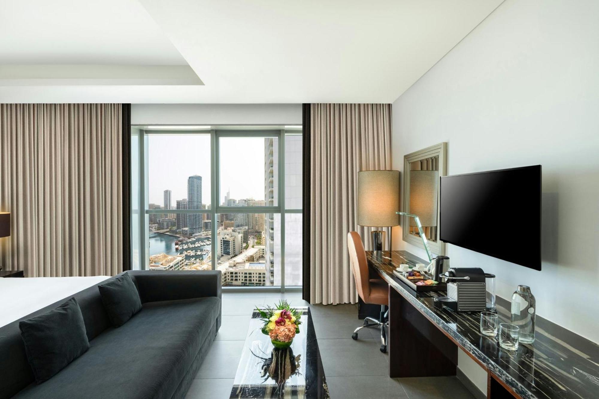 Club Zimmer mit Kingsize-Bett und Zugang zur Lounge