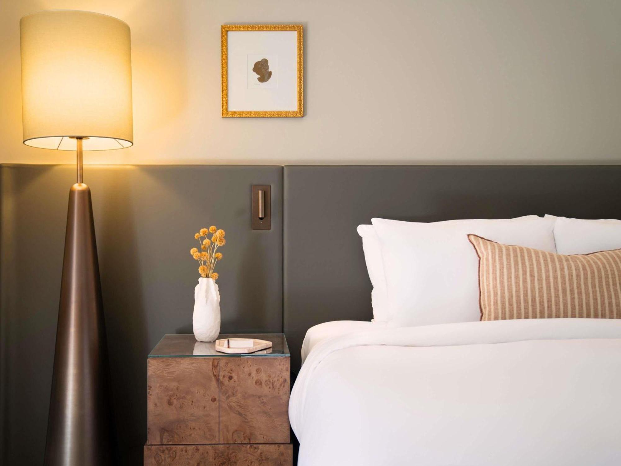 Chambre Lit King-Size Classique - Accessible aux Personnes à Mobilité Réduite