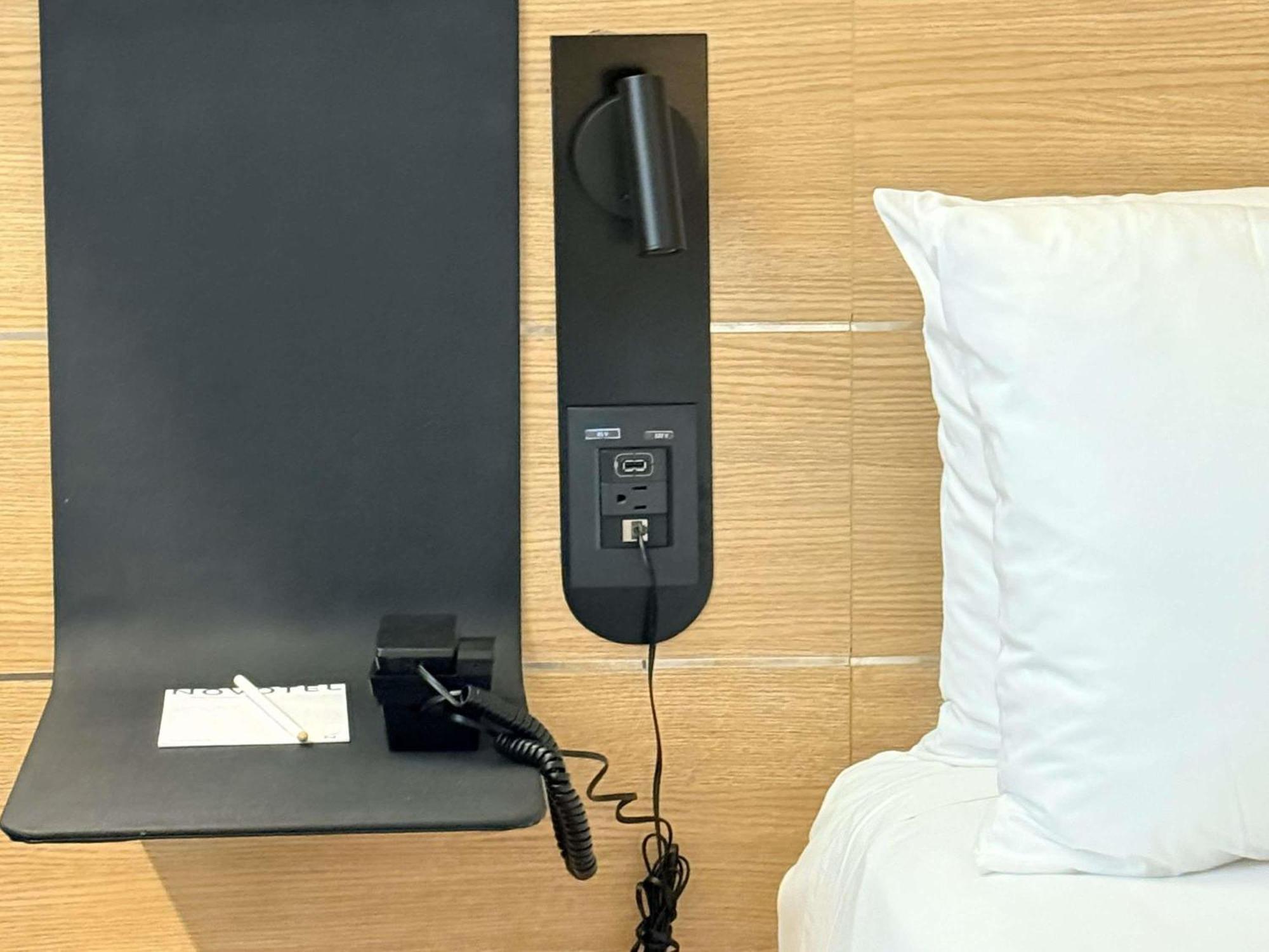 Executive Room king-size bed,1758279859:JPEG