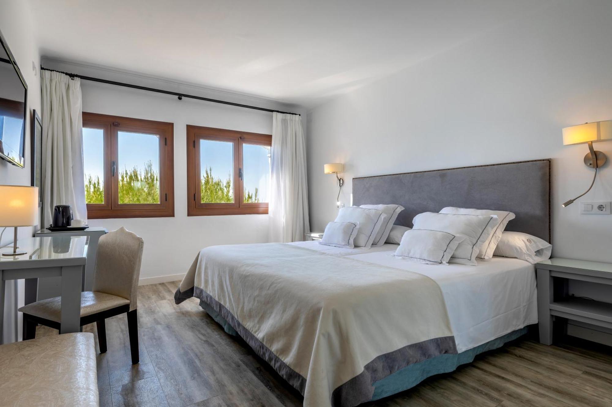 Double or Twin Room Sea View