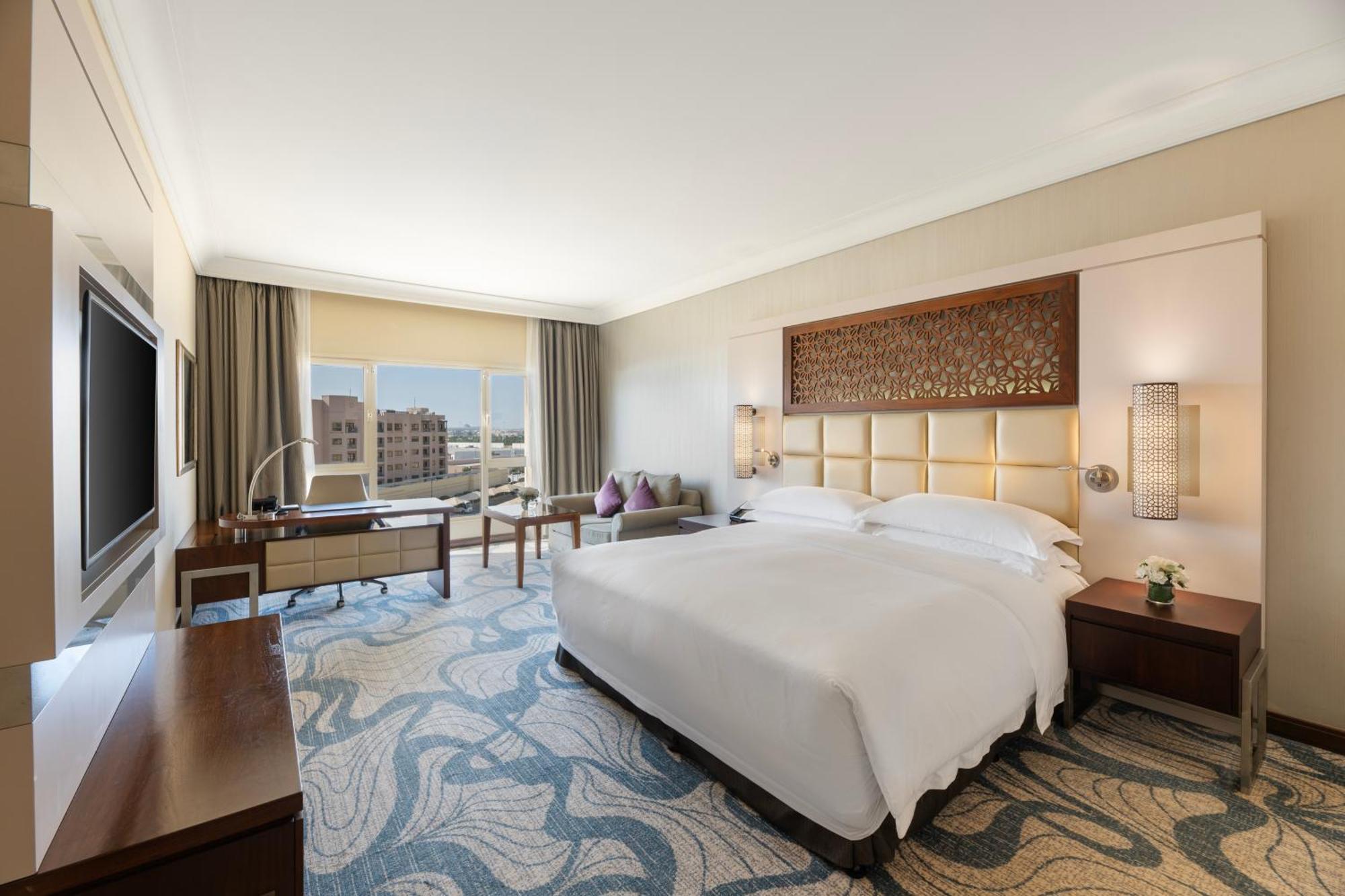 Classic King Room with City View