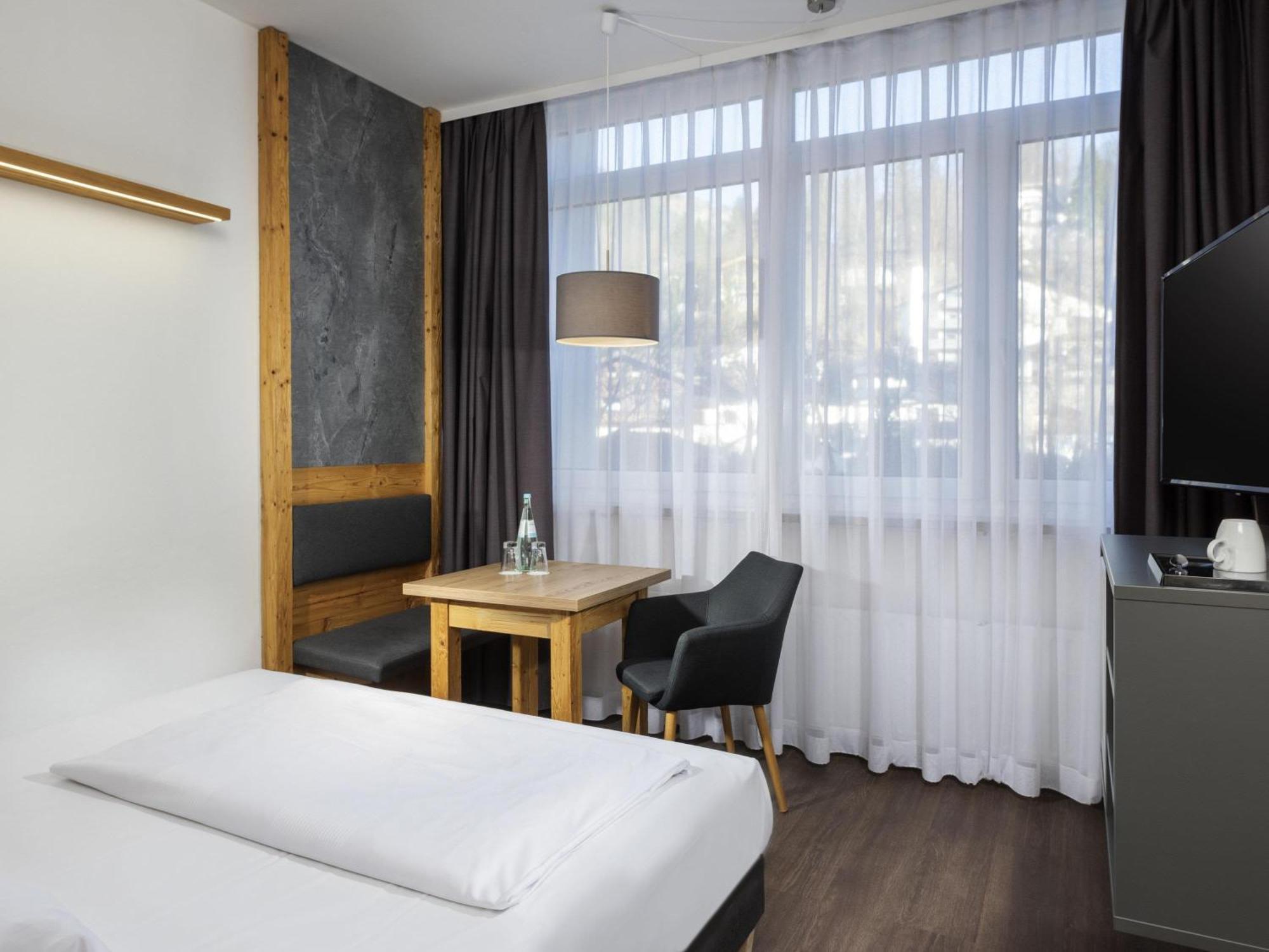 Standard Queen Room