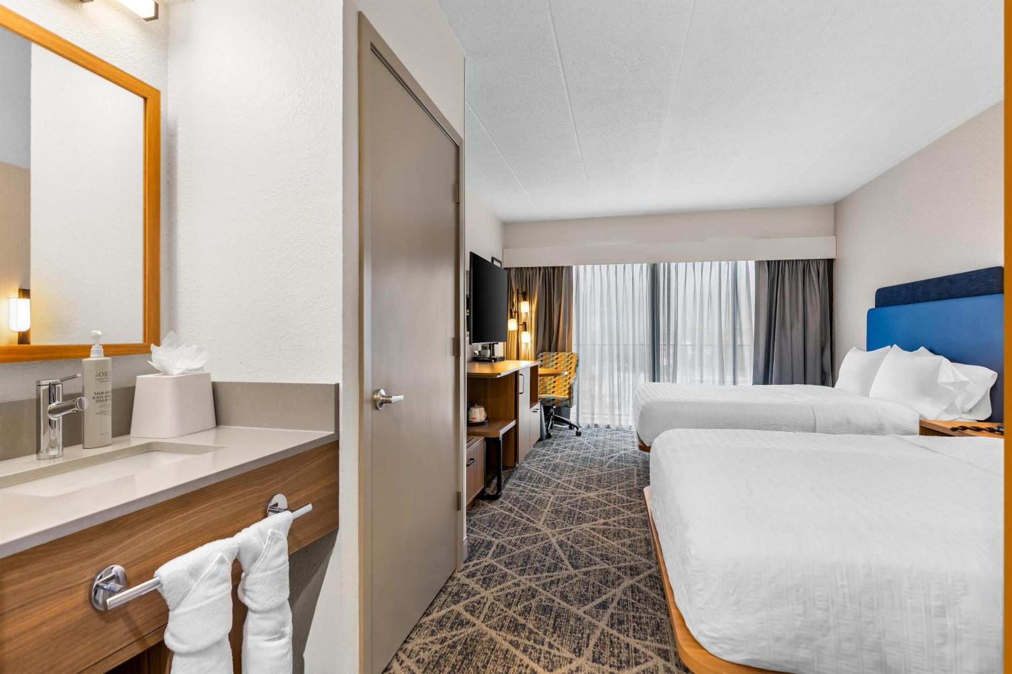 Room with Two Queen Beds - Non-Smoking