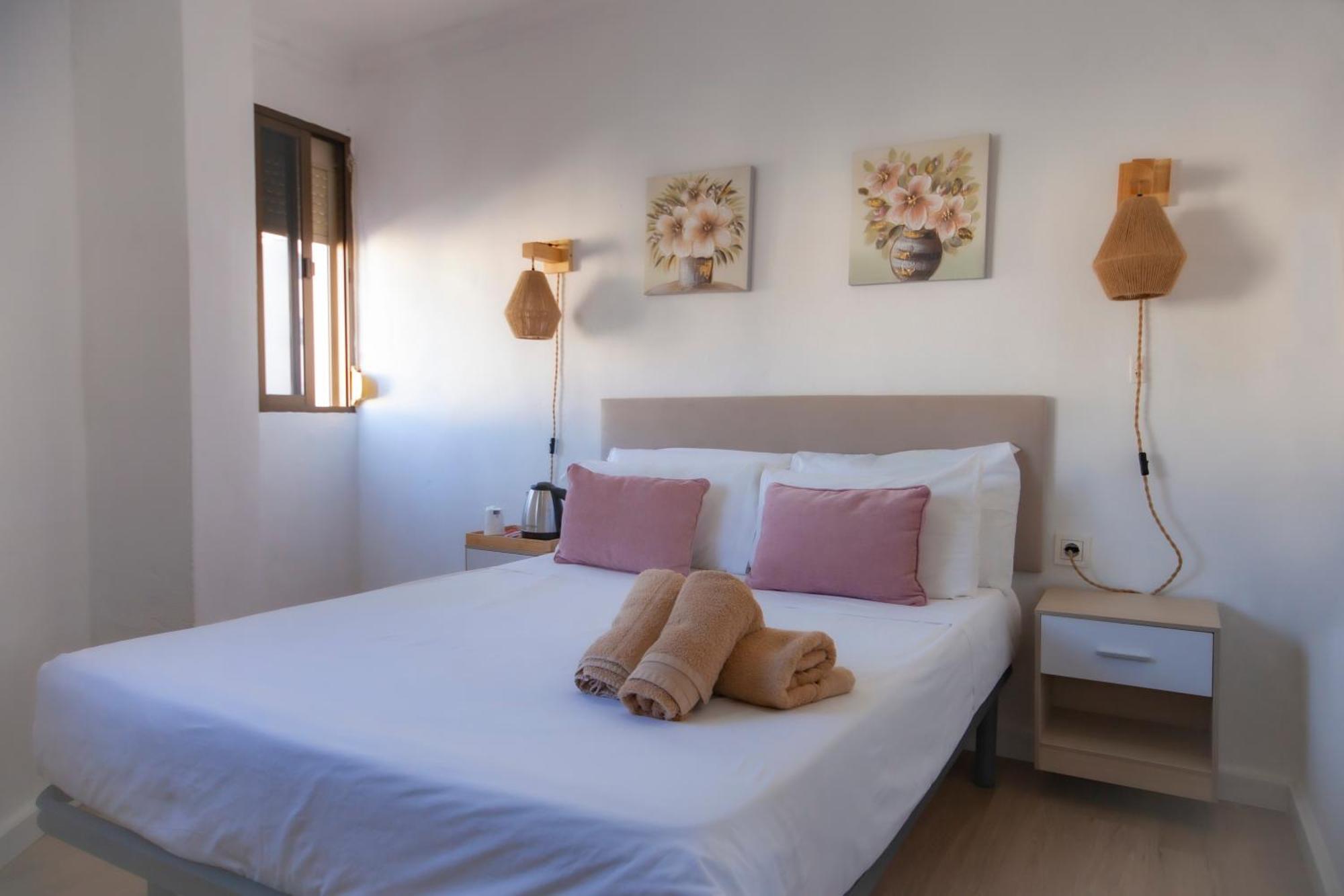 Budget Double Room External Private Bathroom