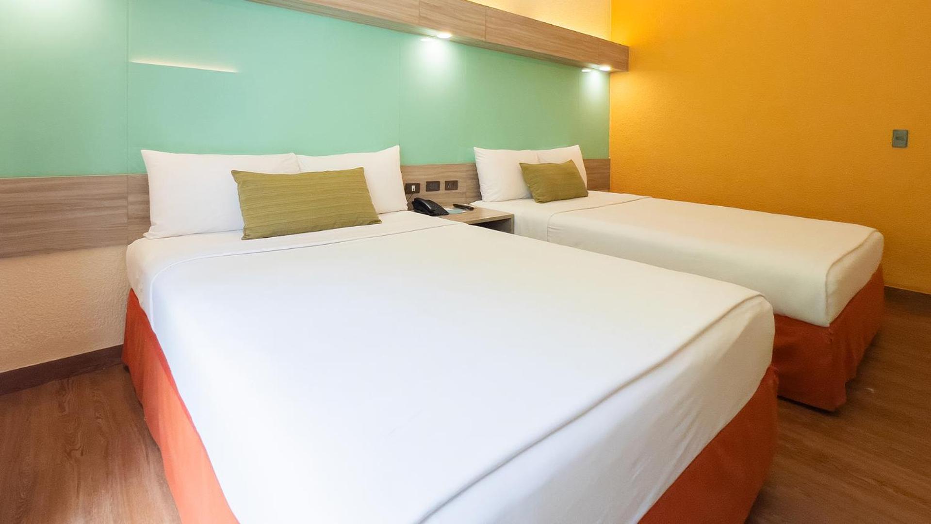 Queen Room with Two Queen Bed and Beach View, Non-Smoking