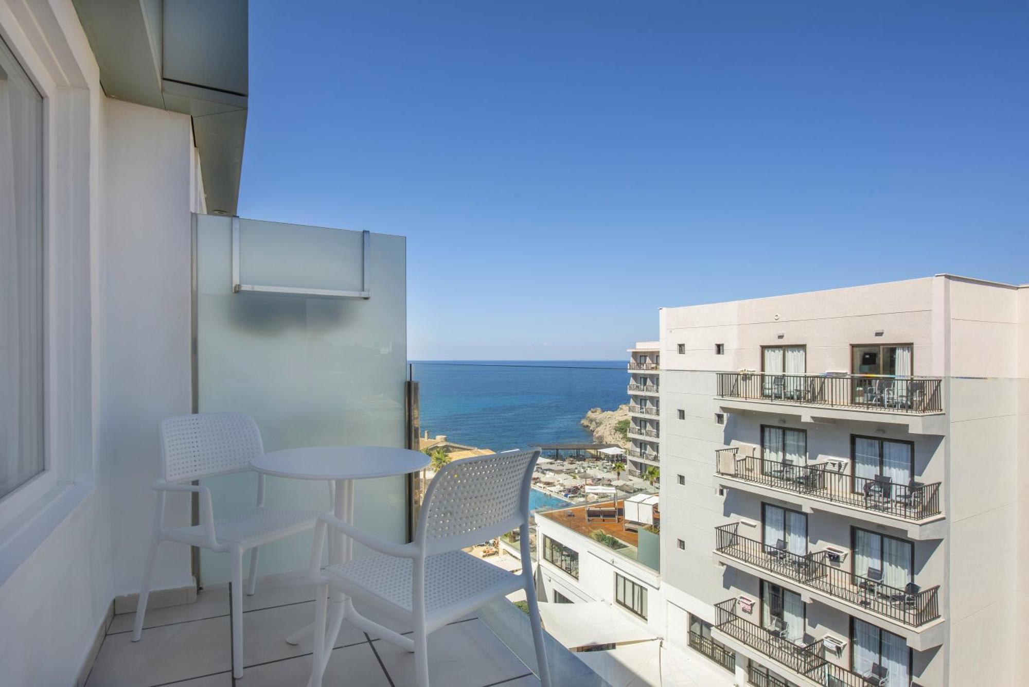 Double or Twin Room Side Sea View
