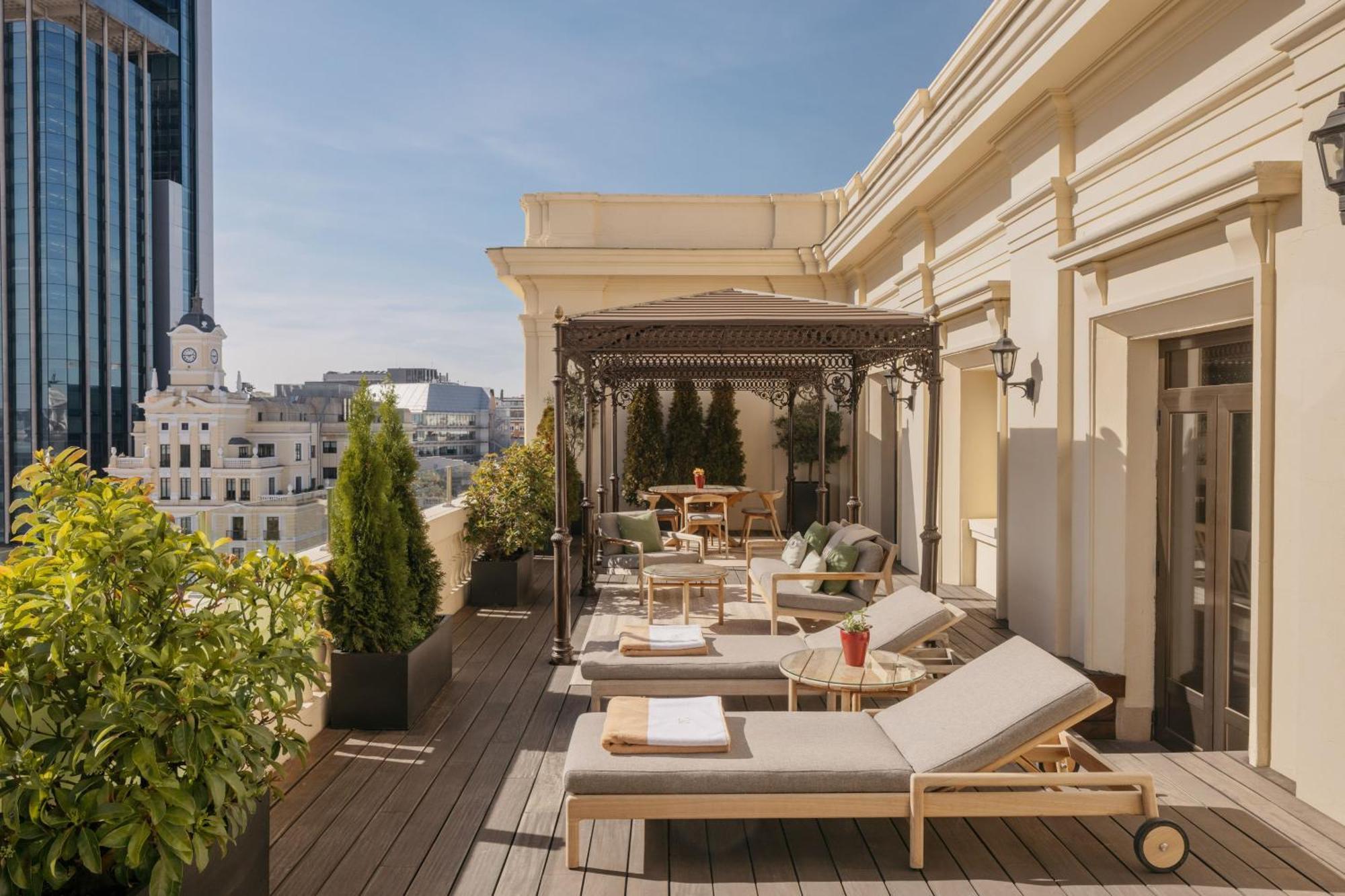 Suite Royal Red Level