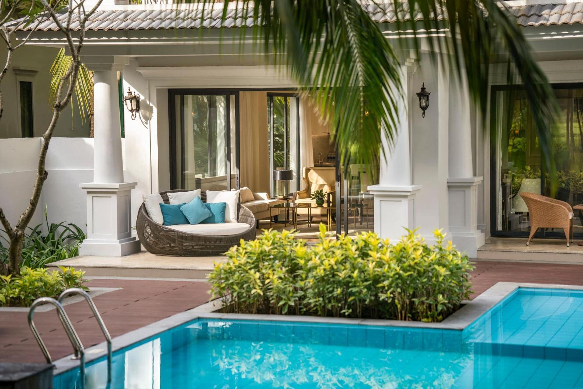The Level Three-Bedroom Villa with Lake View and Private Pool