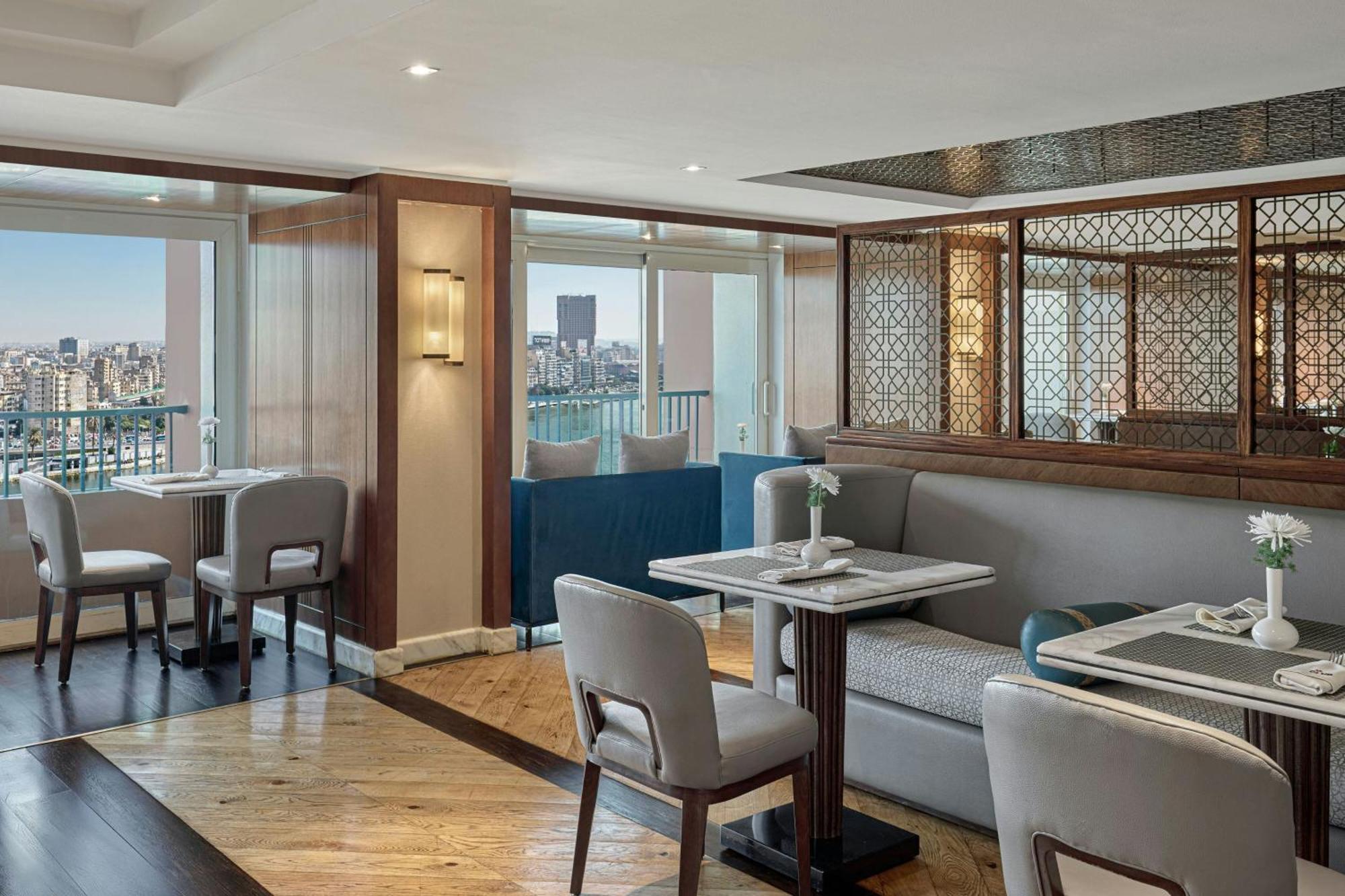 Executive Level Room 1 King Balcony