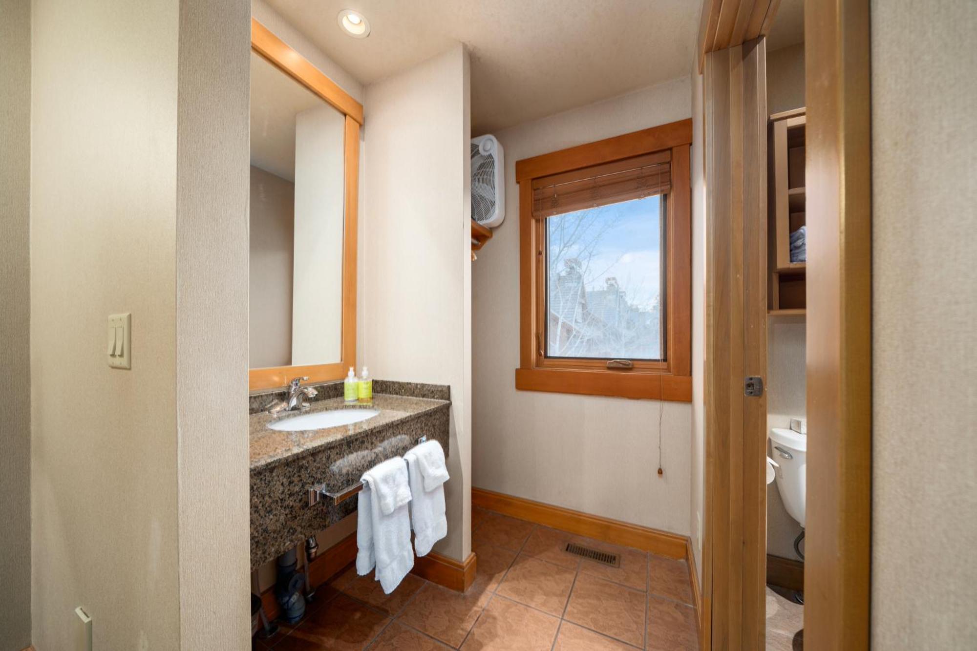 Two-Bedroom Apartment Loft 3 Queens