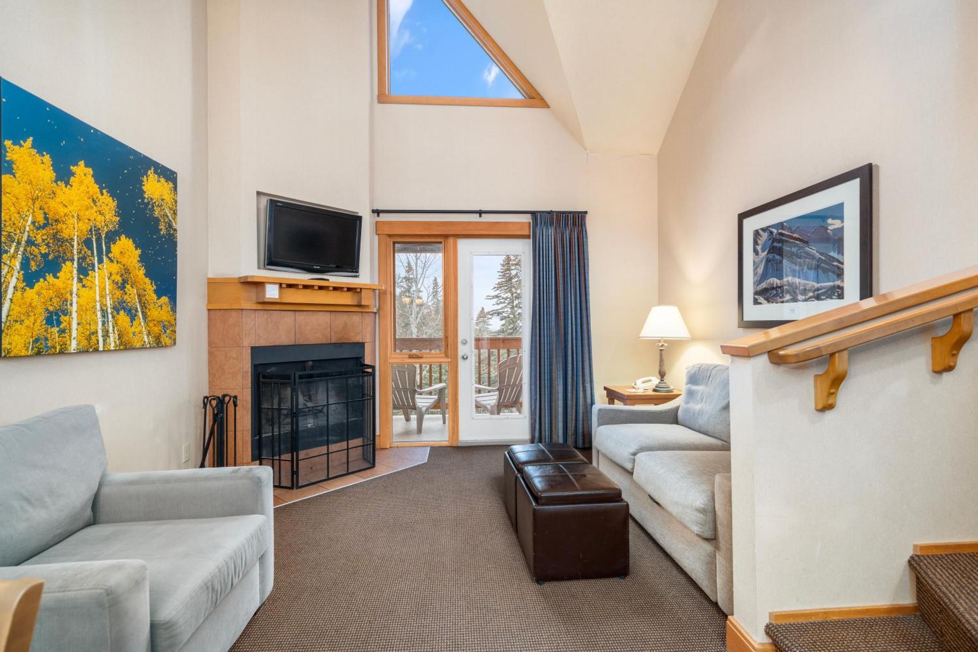 Two-Bedroom Apartment Loft 3 Queens