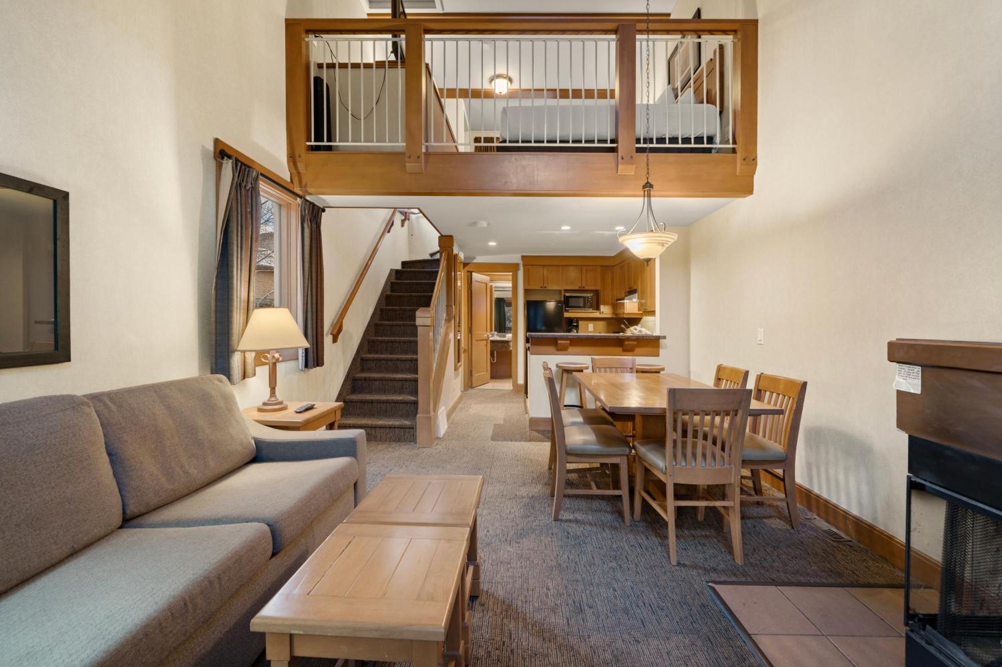 Two-Bedroom Apartment Loft 4 Queens