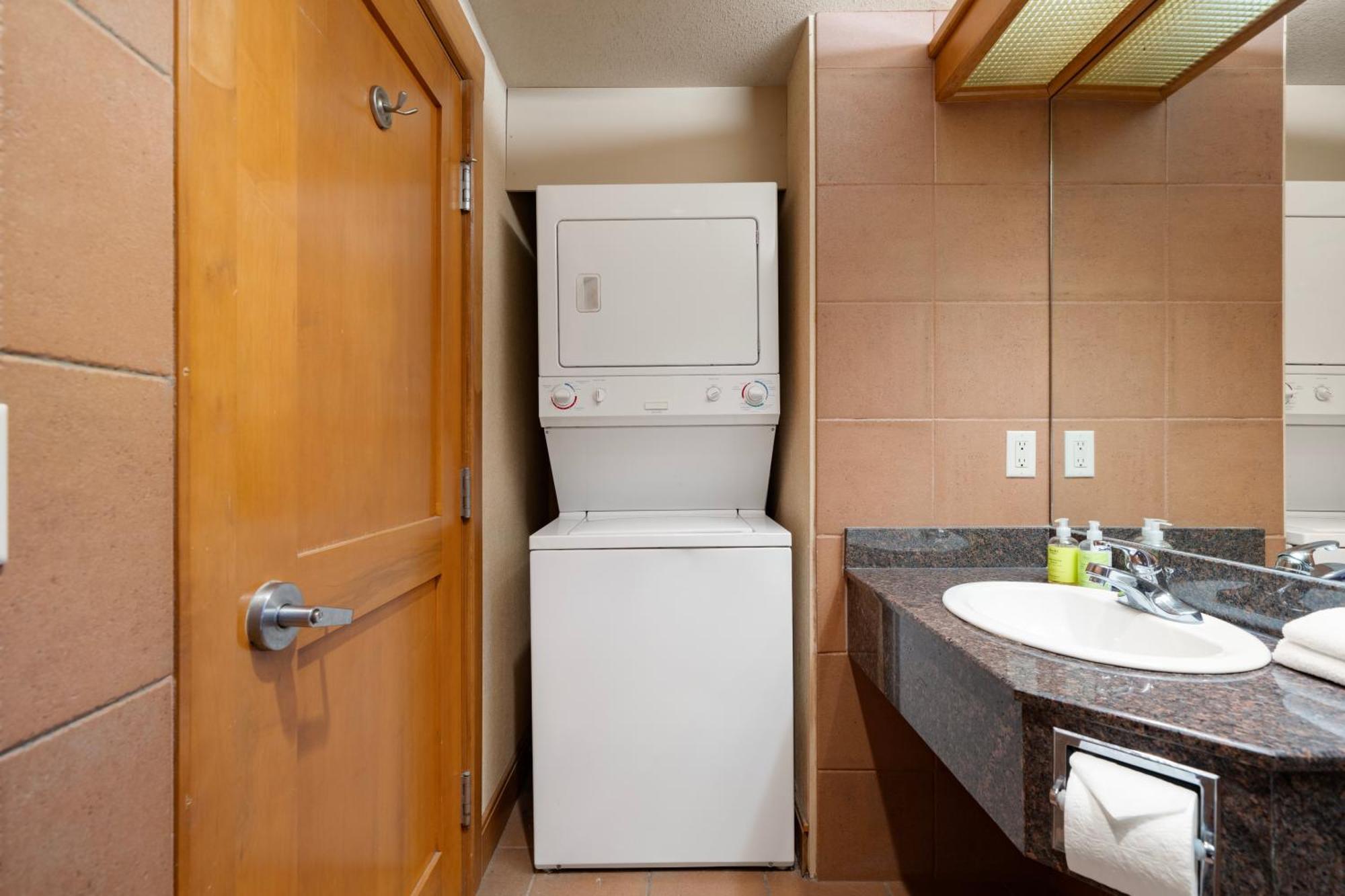 Two-Bedroom Apartment Loft 4 Queens
