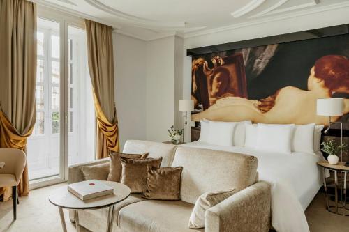 Supreme Room Red Level