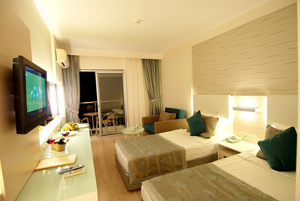 Standard Double or Twin Room with Land View