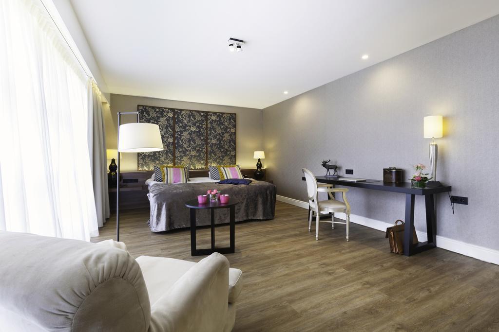 Deluxe King Suite,227583716:JPEG