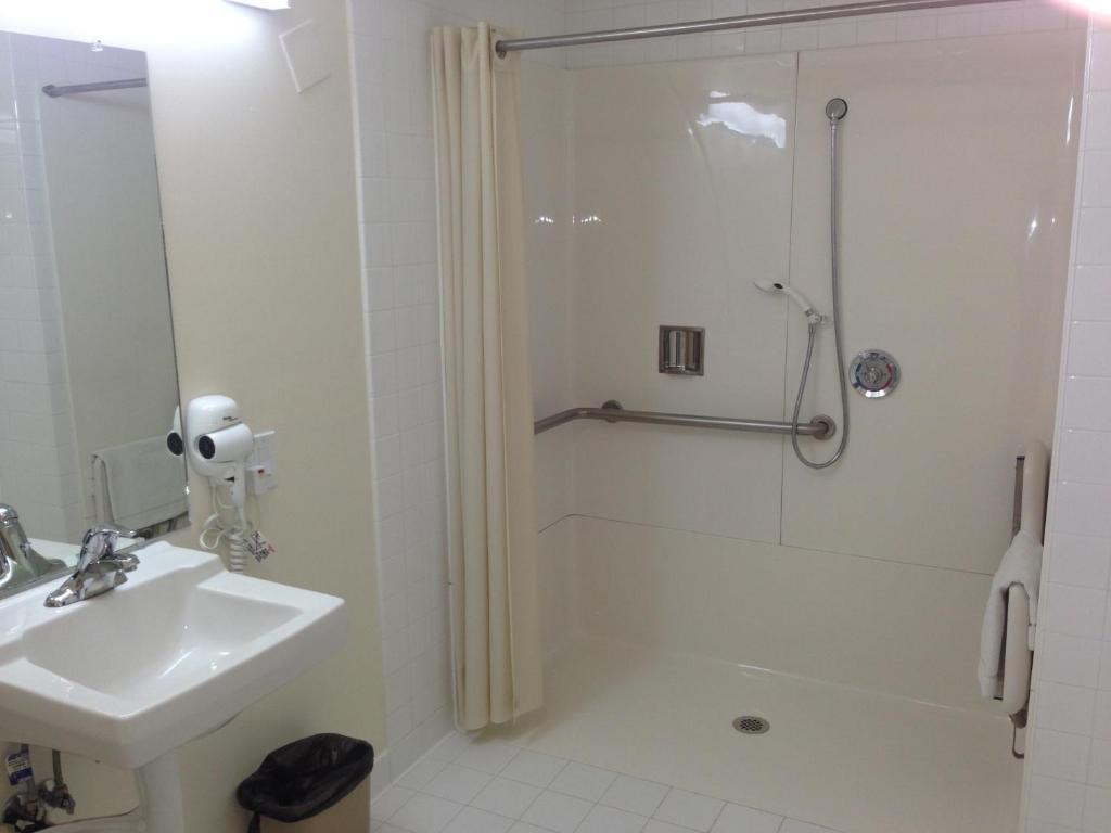 Queen Room - Non-Smoking,846585941:JPEG