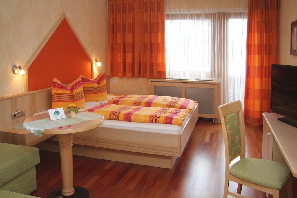 Doppelzimmer mit Balkon