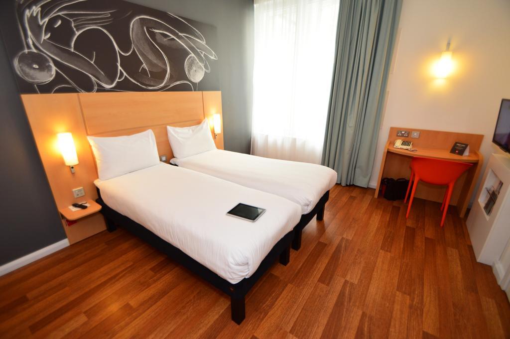 Standard Twin Room Accessible Room