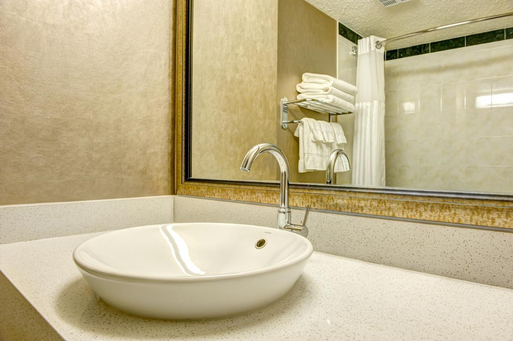 Adjoining Premium Room - Non-Smoking