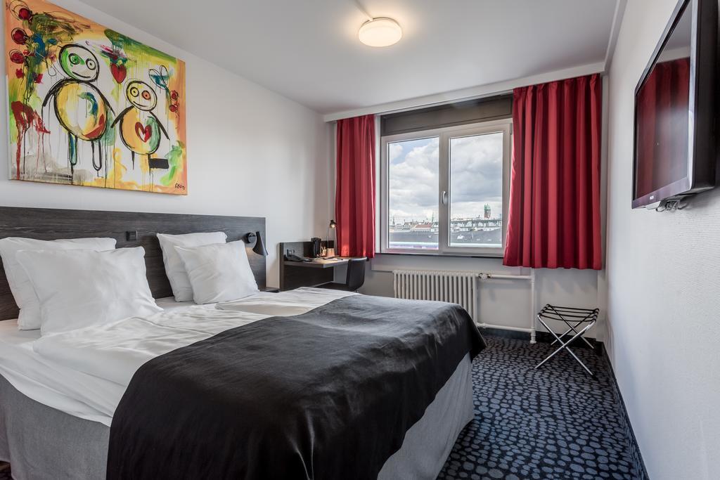 Classic Queen Room
