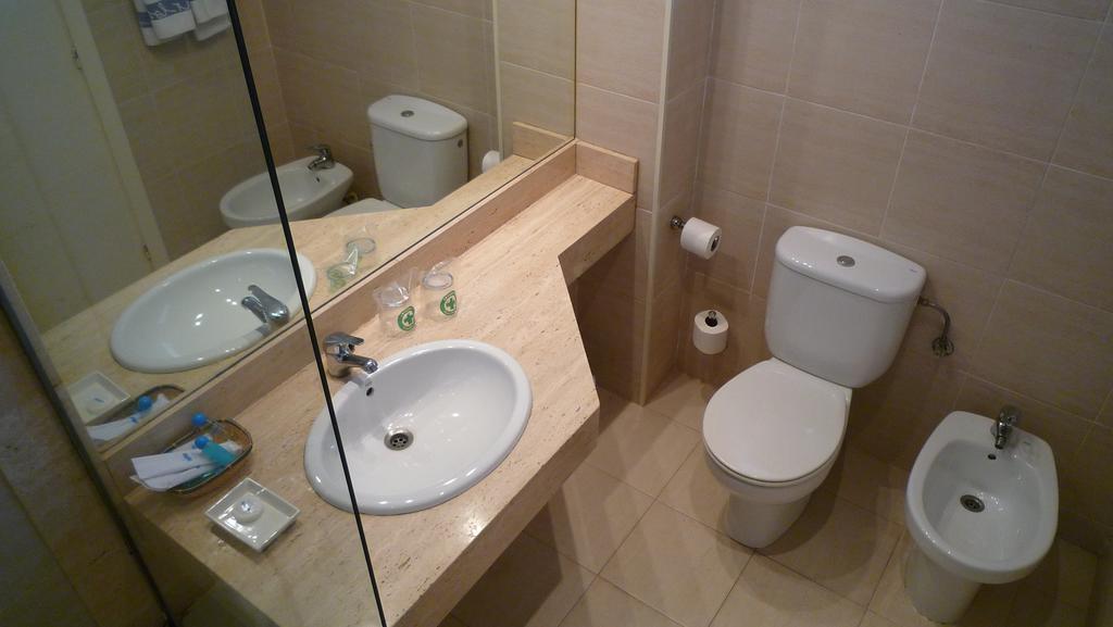 Twin Room,338921179:JPEG