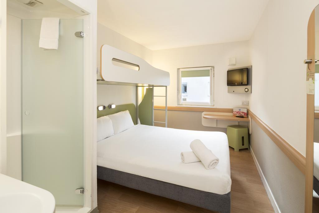 Driepersoonskamer met Tweepersoonsbed en Stapelbed