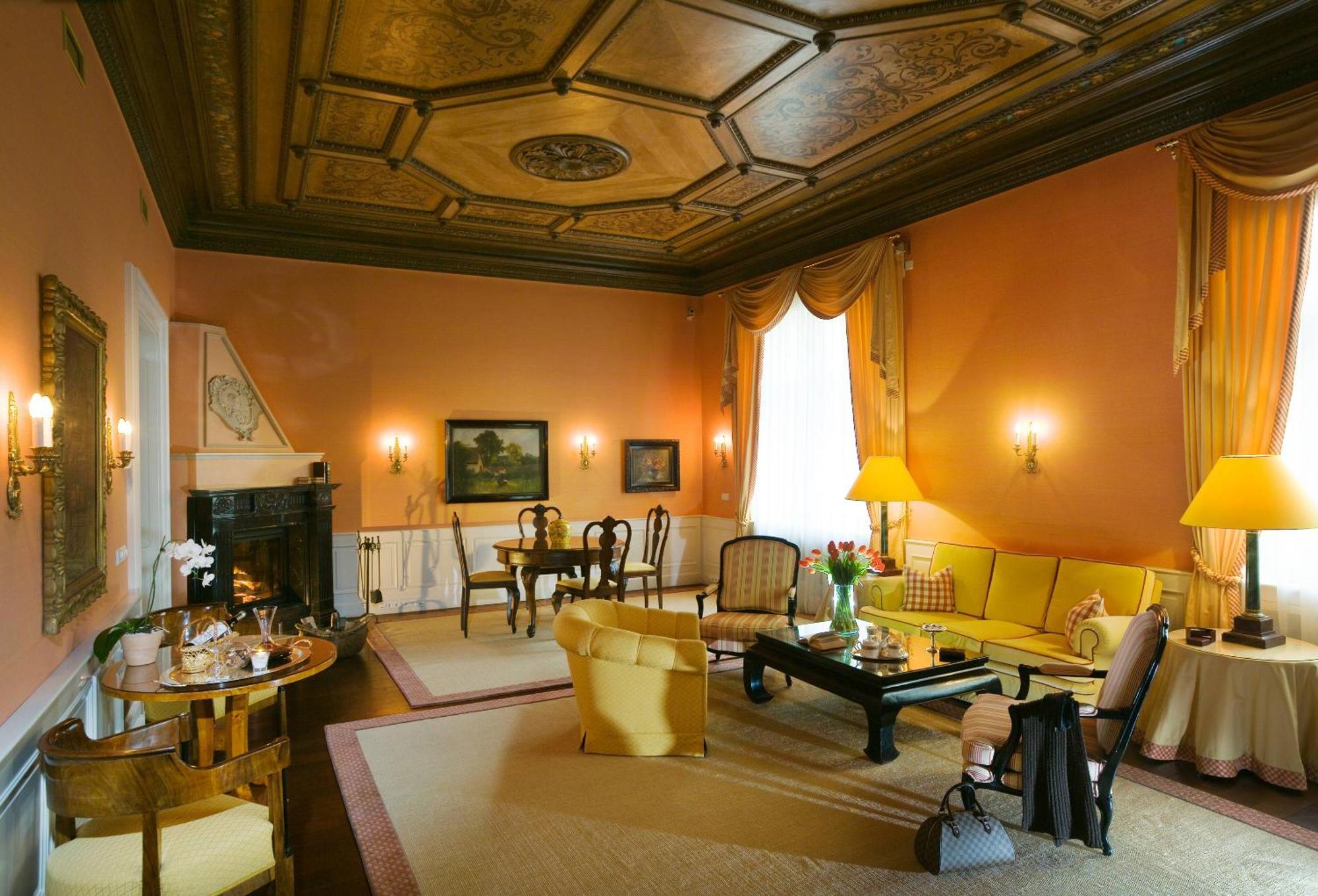 Luxury Suite