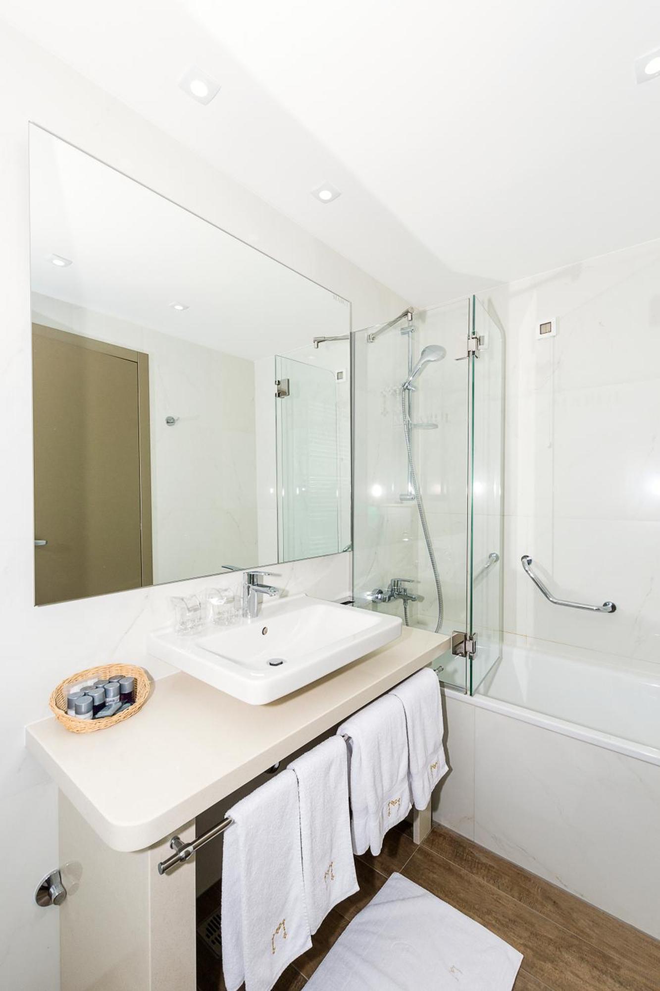 Classic Double or Twin Room,401473017:JPEG