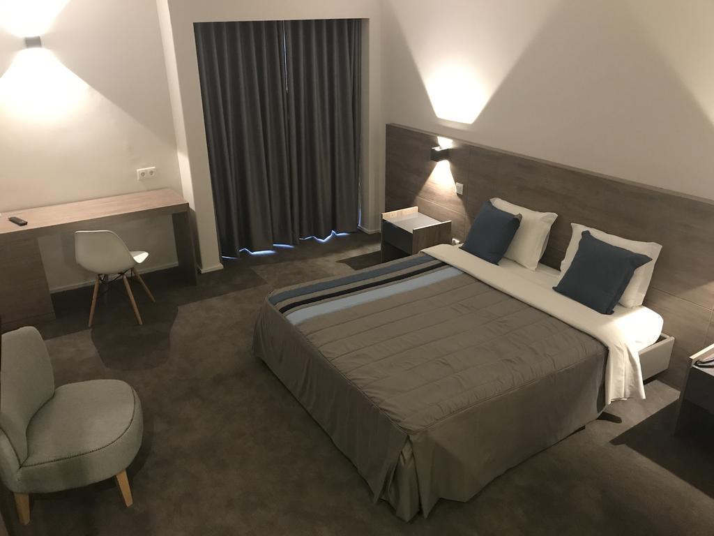 Double Room with River View,399566862:JPEG