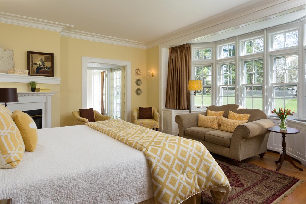 Room 11 - Deluxe King Room with Porch