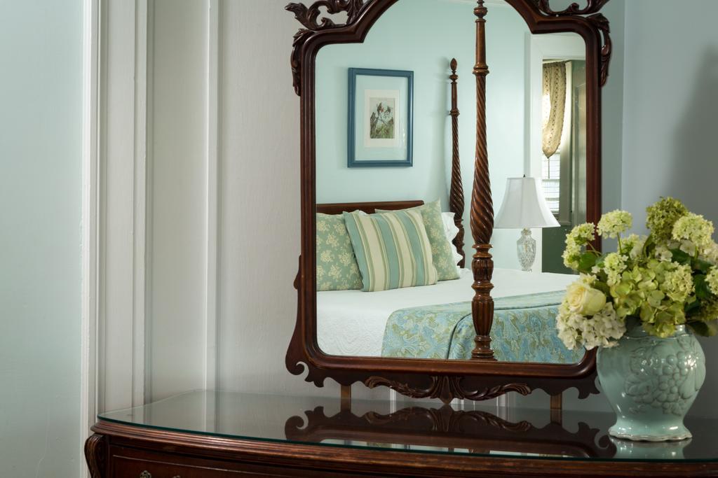 Room 1 - Deluxe King Room with Spa Bath