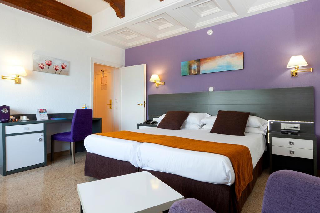Double or Twin Room Sea View