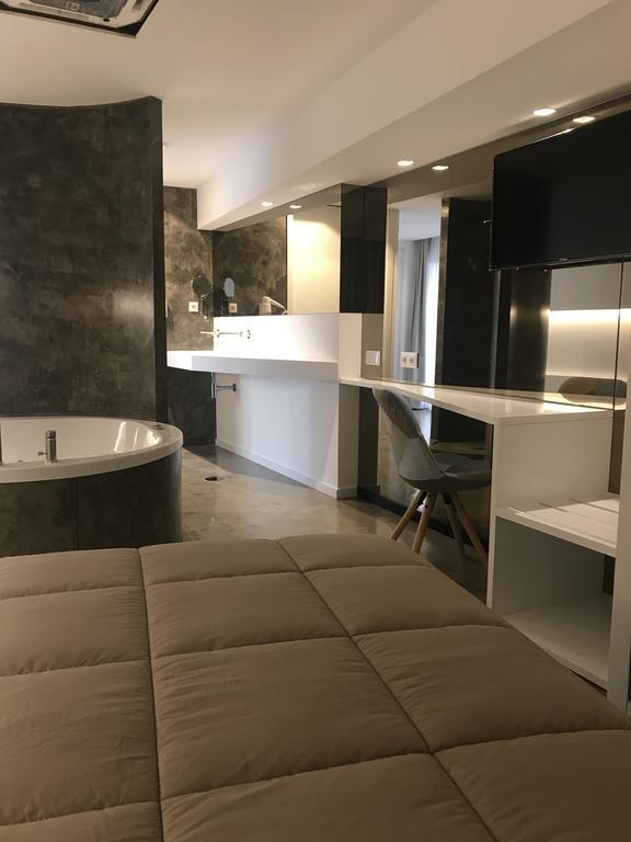 Deluxe Double Room with Spa Bath,415144329:JPEG