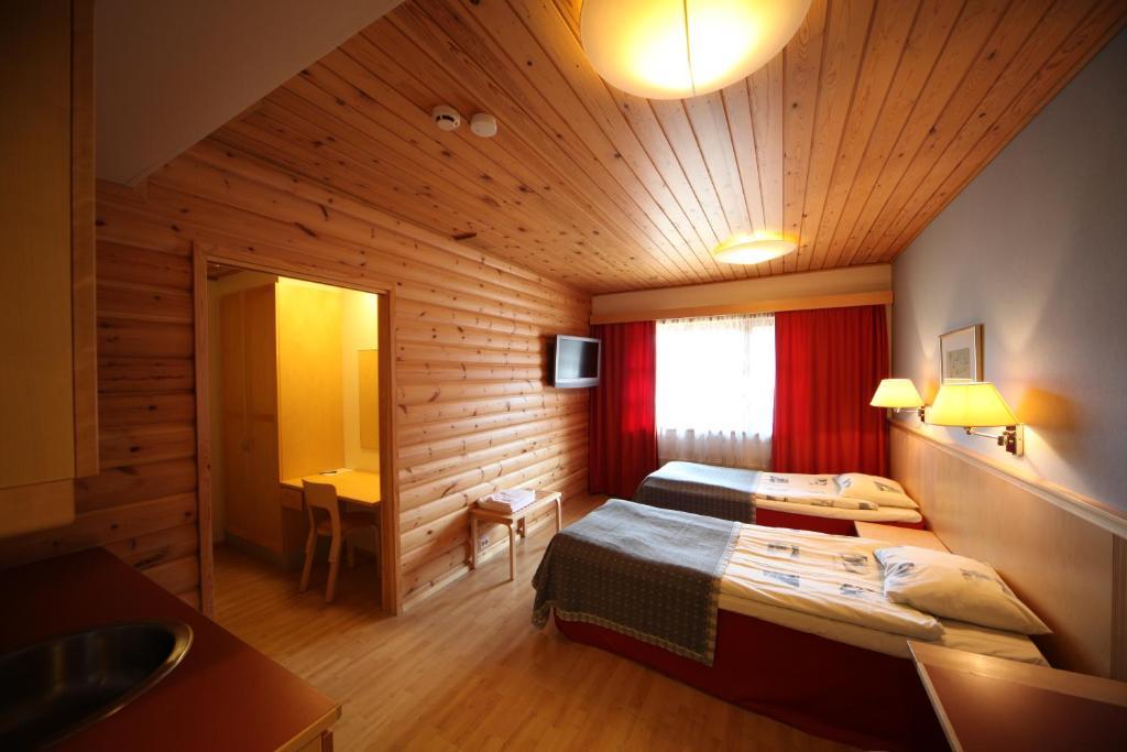 Family Room (2 Adults + 2 Children),641248920:JPEG