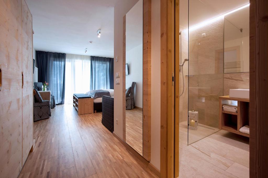 Superior Double or Twin Room with Mountain View,44072122:JPEG