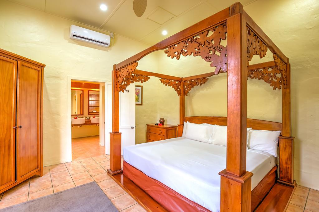 Villa mit 3 Schlafzimmern, eigenem Pool und Whirlpool – Lime Blossom