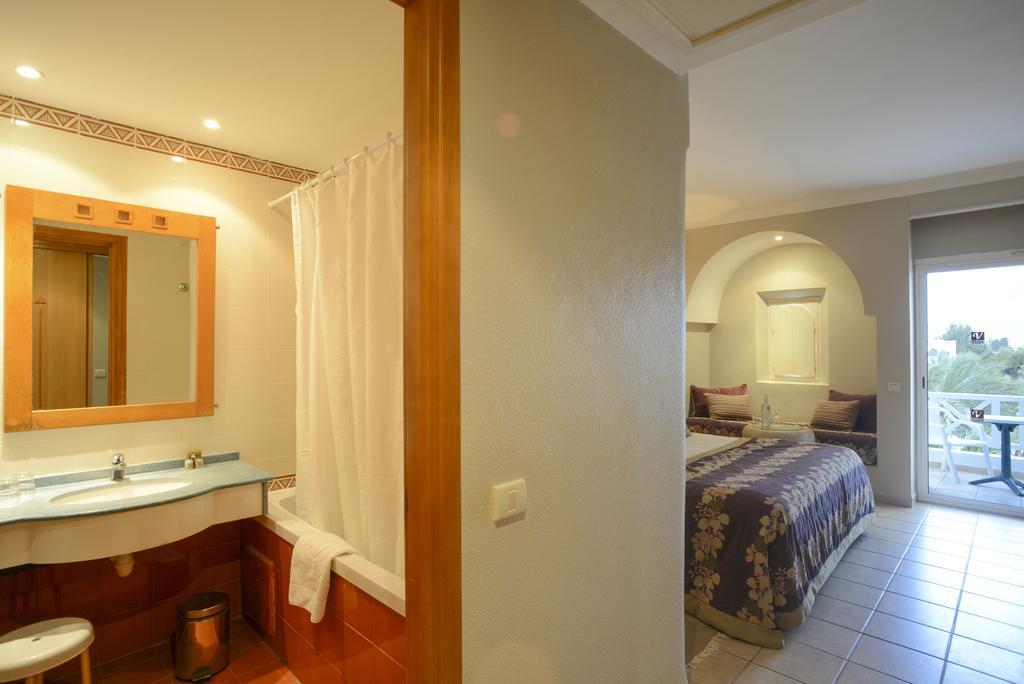 Quarto Familiar (2 Adultos + 2 Crianças)