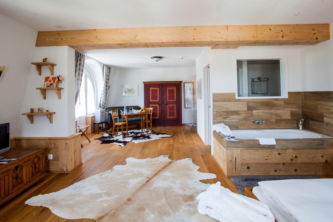 Suite Signature