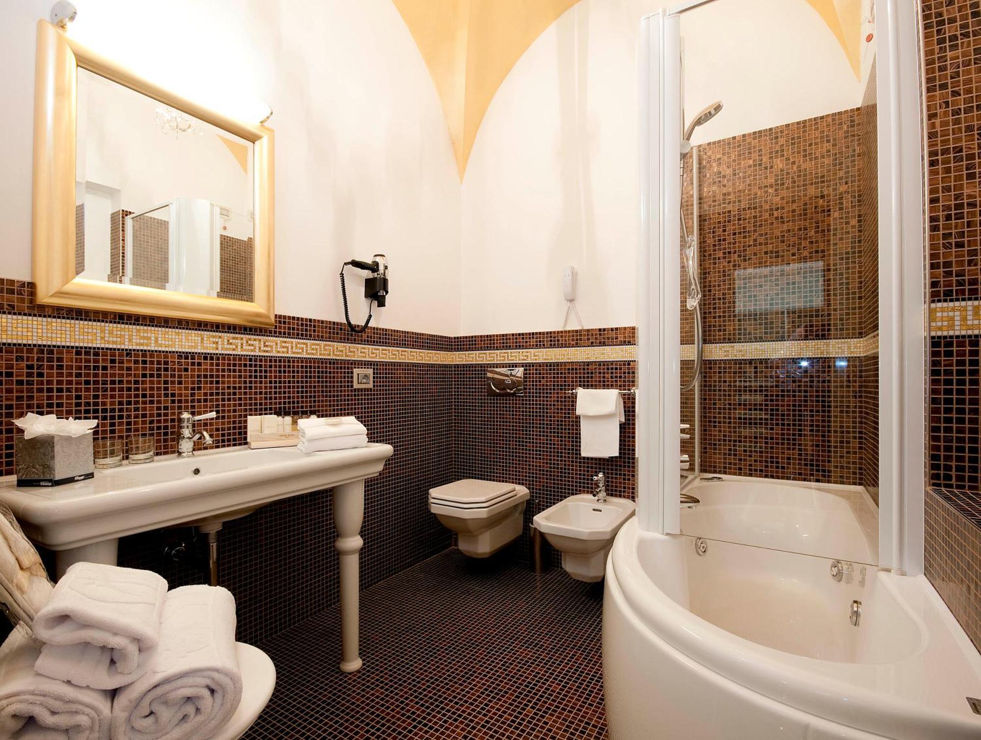 Quarto Executivo com Cama de Casal ou 2 de Solteiro