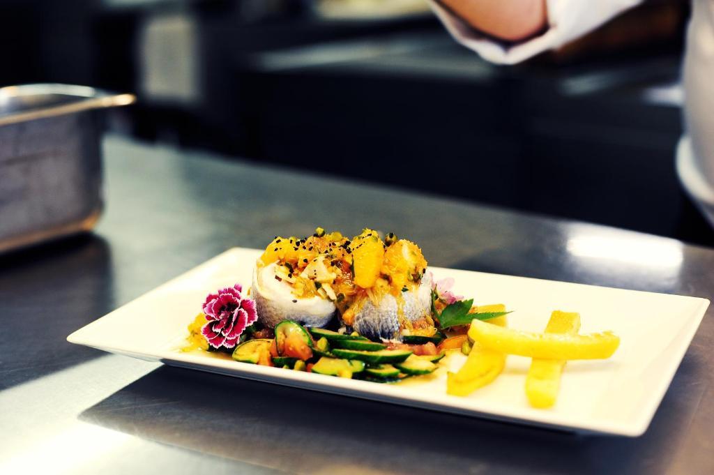 Standard Double or Twin Room,61899136:JPEG